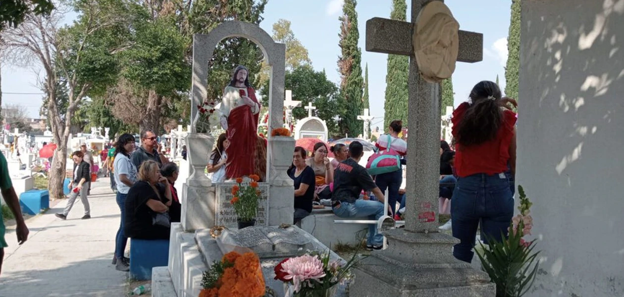Restos podrían terminar en fosa común por adeudos en panteones