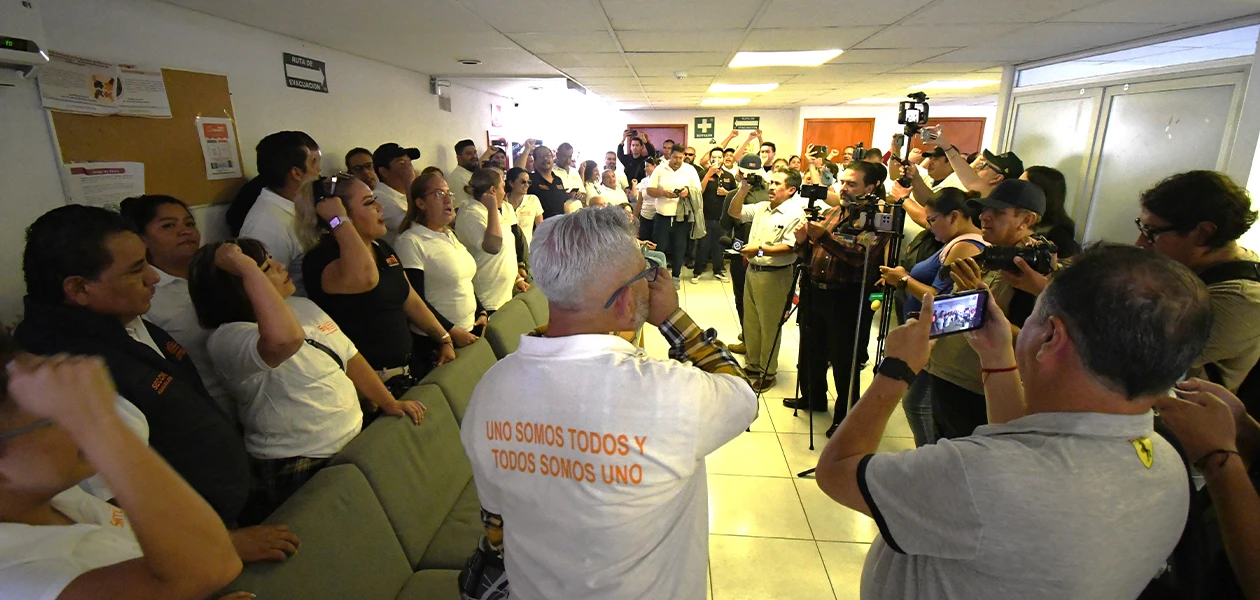 SNTE toma el ISSSTE para exigir respeto