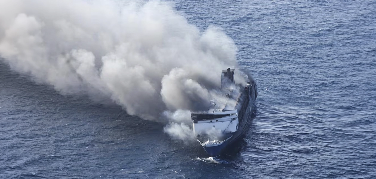 Se incendia ferry en Indonesia