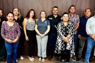 Sindicatos van en el desfile por mejores salarios