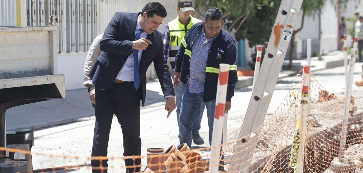 Supervisa Leo Montañez rehabilitación de alcantarillado en la colonia San Marcos