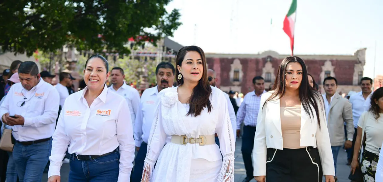 Tere Jiménez encabeza desfile del Día del Trabajo en Aguascalientes