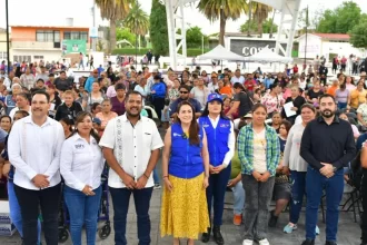 Tere Jiménez entrega apoyos alimentarios en Cosío