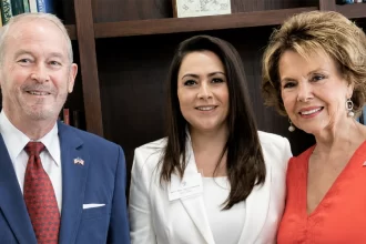 Tere Jiménez sostiene reunión con el embajador estadounidense