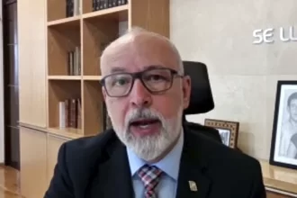 ex-funcionaria implicada en la estafa Ponzi podría ser reinstalada