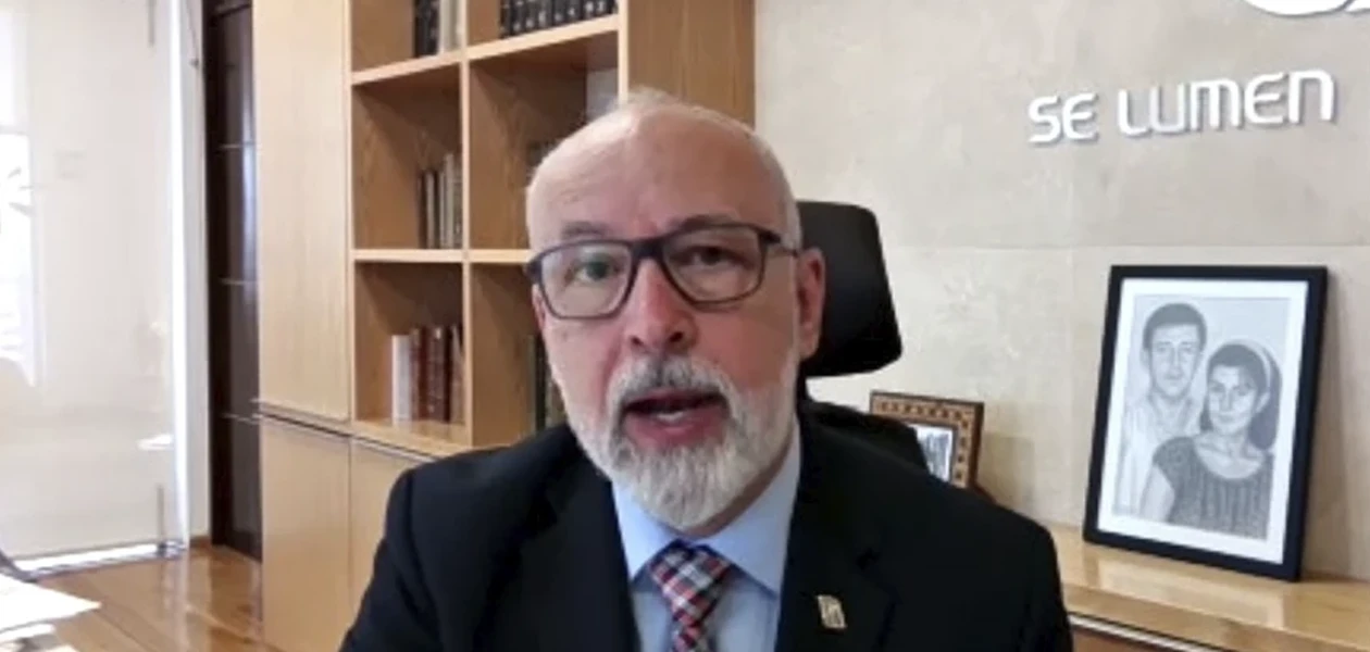 ex-funcionaria implicada en la estafa Ponzi podría ser reinstalada