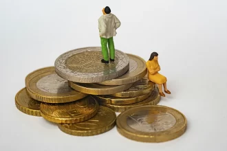 Brecha salarial en Aguascalientes: Mujeres ganan 31.8% menos que los hombres, revela el Colegio de Economistas