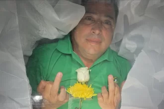 “El Tecmol” sale de un ataúd durante evento de “farmear aura” en Ciudad Valles