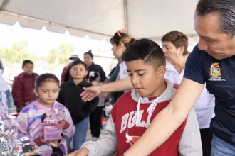 Entrega DIF Municipal juguetes en Peñuelas