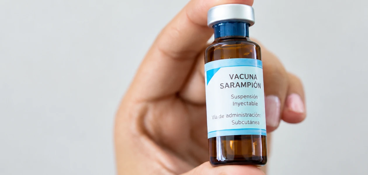 Envía las vacunas contra sarampión, pero jeringas no