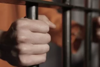 Falsas denuncias de mujeres llevan a hombres inocentes tras las rejas