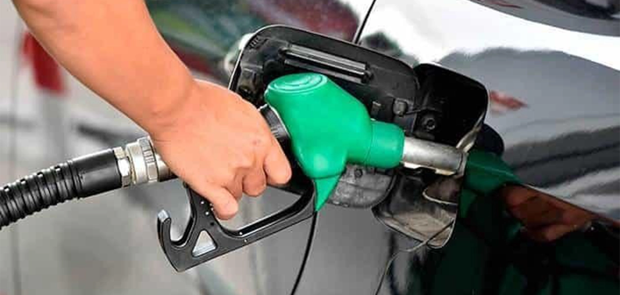 Gasolina regular se mantendrá por debajo de 24 pesos