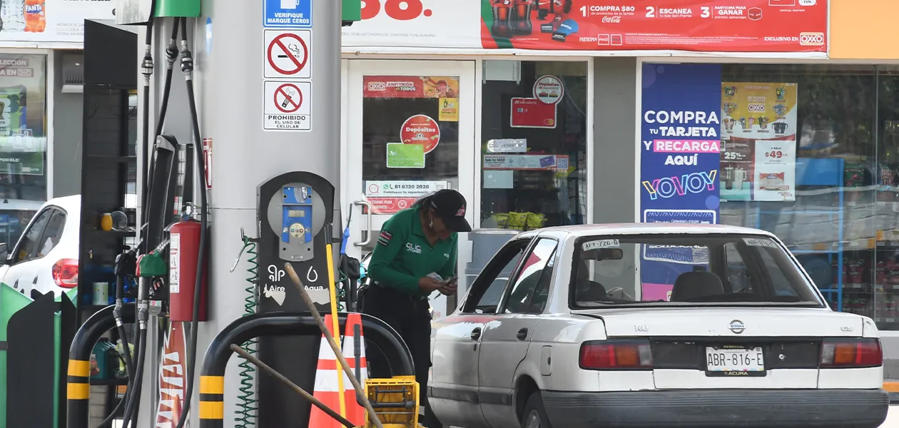 Gasolineras elevan precios de gasolina y diésel por encima de los niveles de referencia
