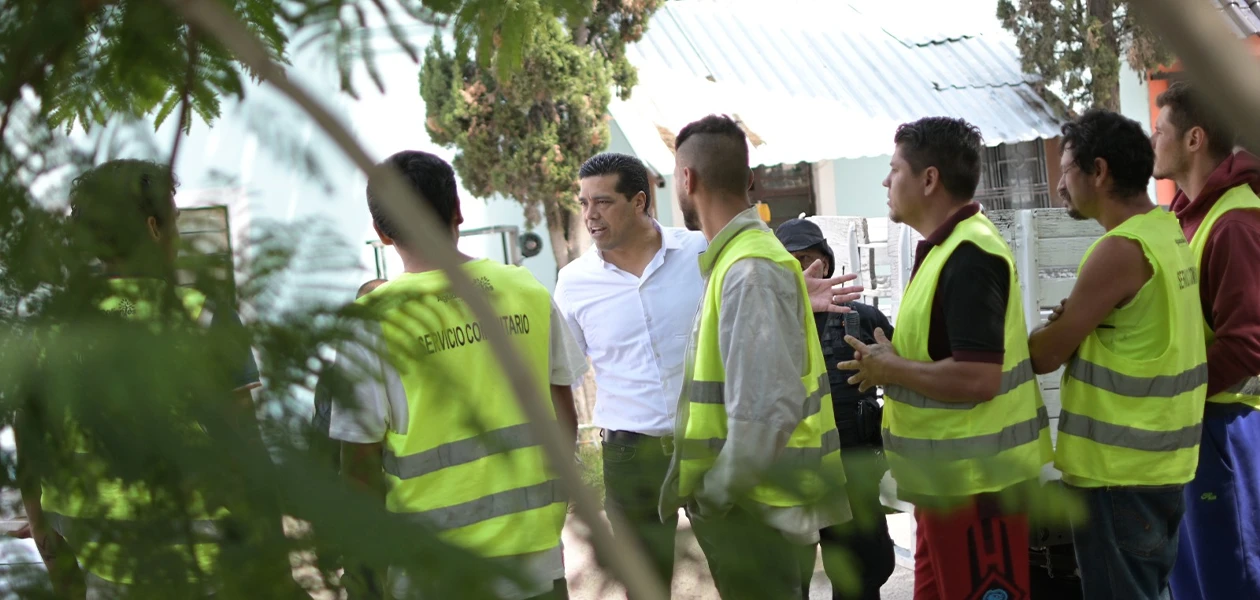 LM fomenta la responsabilidad social y mejora espacios públicos con servicio comunitario