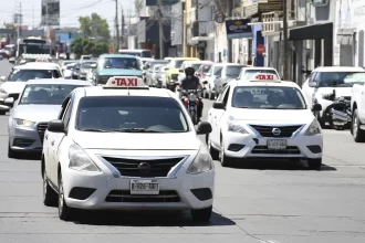 CMOV Llama a Taxistas a Usar 30% de Descuento en Regularización
