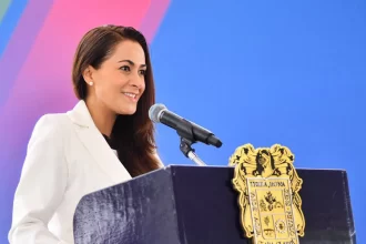 Llama Tere a estudiantes y especialistas a prepararse para los grandes desafíos tecnológicos de los próximos años