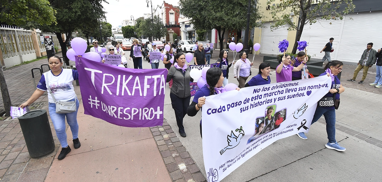 Pacientes con fibrosis quística marchan para pedir medicamentos