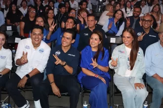 Pide a jóvenes unidad para transformar al país1