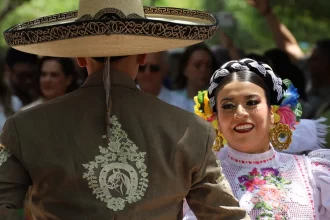 Realiza el concurso del Traje Típico de la FNSM