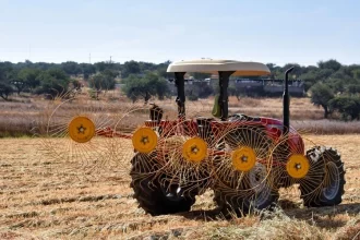 Respalda gobernadora a los agroproductores con créditos para que adquieran tractores