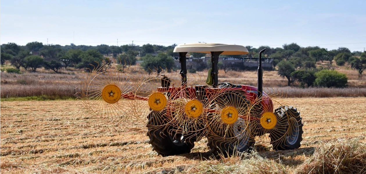 Respalda gobernadora a los agroproductores con créditos para que adquieran tractores