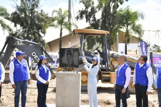 TJ y Aurora coloca primera piedra del Centro de Terapia Asistida con Aminales