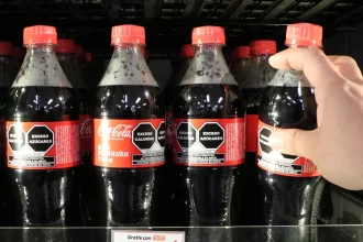 Va a la baja venta de refrescos en las tienditas